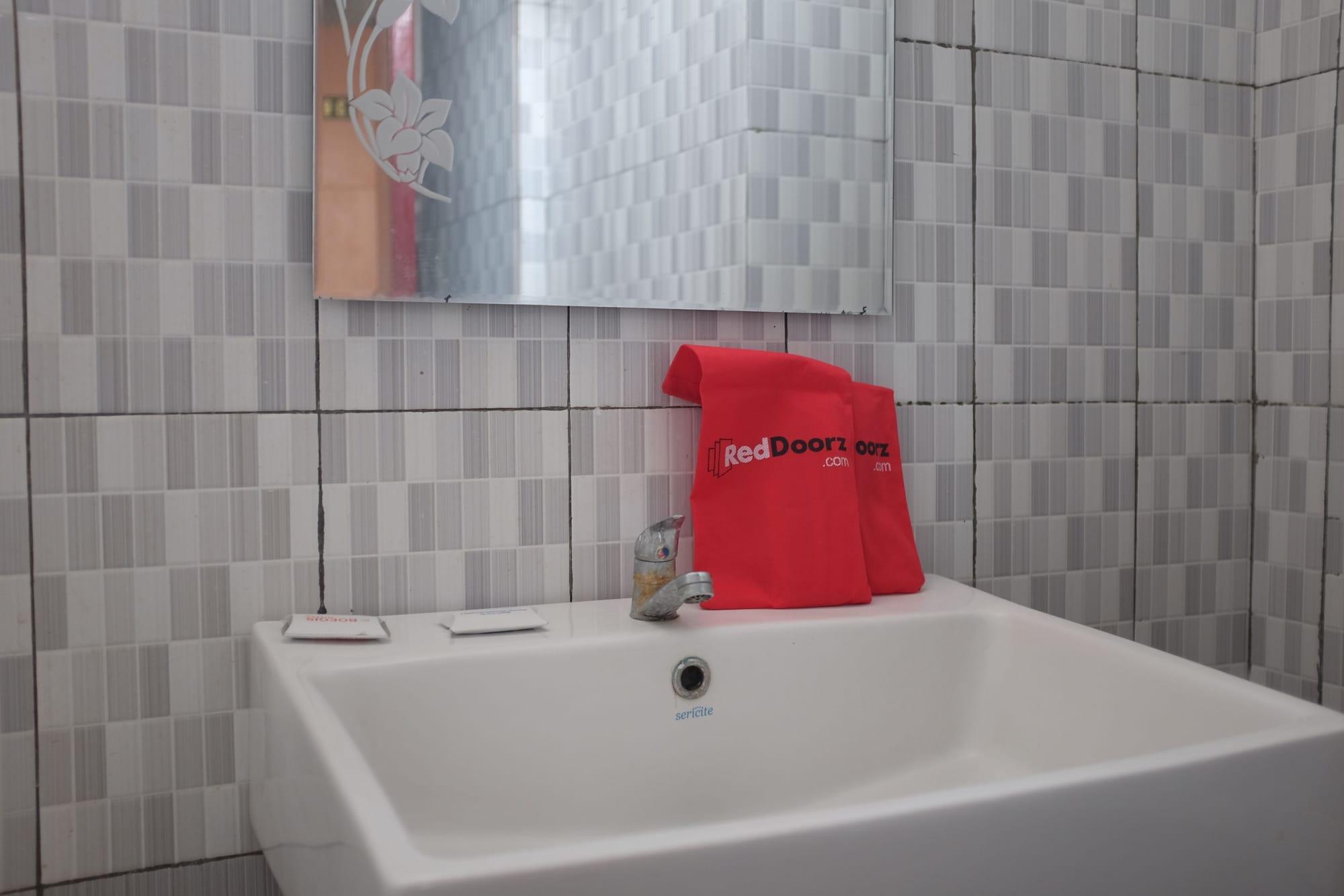 Reddoorz Plus Near Senen Jakarta Luaran gambar